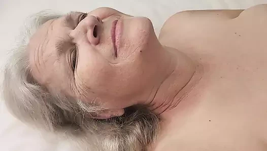 Amcığımı sikerken izle ve birlikte boşalalım!