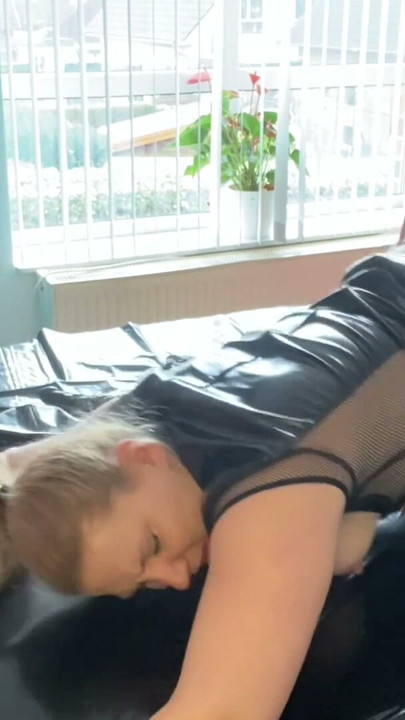 Julia Winter Son Derece Kullanılmış, Aşağılanmış Ve Boğazından Derinden Sikilmiş! Bana Böyle Davranmanı Seviyorum | Klip 1