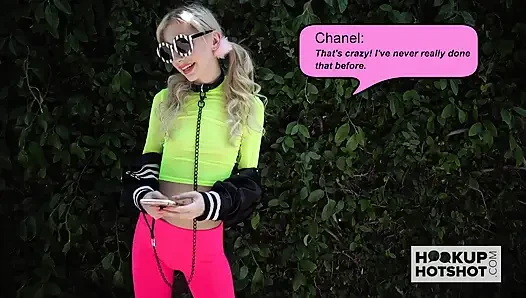 Sıska sarışın genç chanel shortcake seksle sert sikiliyor
