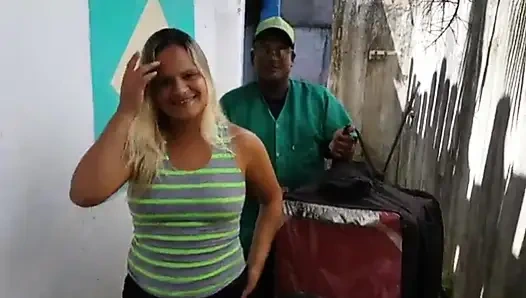 Öğle yemeği kutusunu emerek ödedim