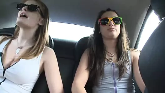 Georgia jones ve fave reagan birbirlerine karşı karşıya ve mastürbasyon yapıyor