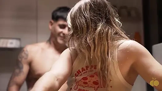 Kocamın böcekçisi onu pizzacıyla aldattığımı göremiyor