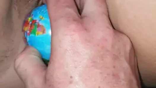 Milf bir top doğuruyor