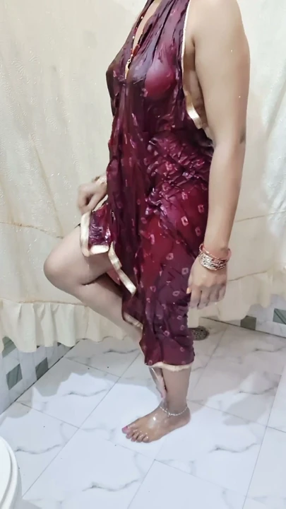 Bengal Bhabhi'nin banyo yaparken çekilmiş çıplak videosunu izlemek sikin su gibi akmasına neden olacak | Klip 3