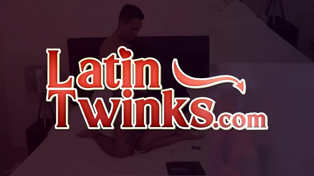 Felipe Quintana utangaç bir oğlana benziyor ama aşağı inmeyi ve samel xxx'in yarağının her santimini almayı seviyor