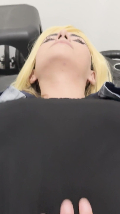 Android 18 spor salonunda iyi vakit geçiriyor - anal | Klip 1
