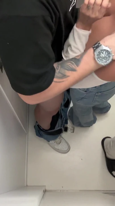 Gerçek kamera topluluk asansöründe seksi kaydedıyor | Klip 2