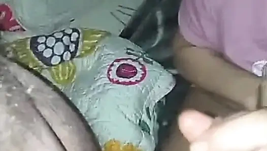 Baskın bir bakış açısı oral seks ve ağzına boşalma ve yutma. Onun yarağını emmeyi seviyorum! Ağzıma boşalması hoşuma gidiyor!