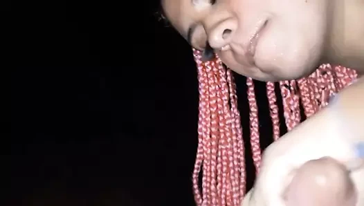 Ateşli çalıda oral seks verir!