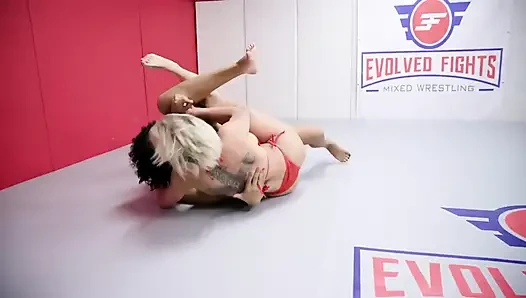 Daisy ducati vs dee williams kadın güreşi