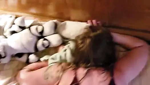 rae'nin parmaklarına boşalmak