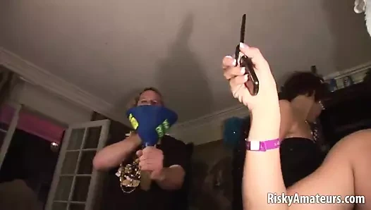 Seksi amatör civcivler kamera önünde poz veriyor