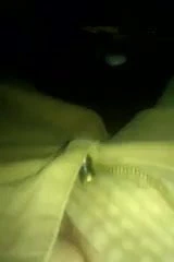 Cris, sevgilisiyle konuşurken kendine dokunuyor