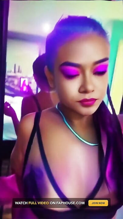 Seksi götlü latin cuma sikiş festivalinde sigara molası veriyor