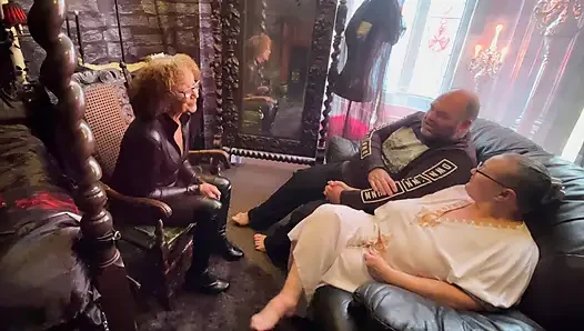 Bölüm 1:- Çiftlerle blackberrymilf öğretmek. Şaplak, aşağılama, oral ve seks!