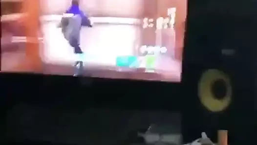 Kız seks istiyor ama oğlan fortnite oynuyor