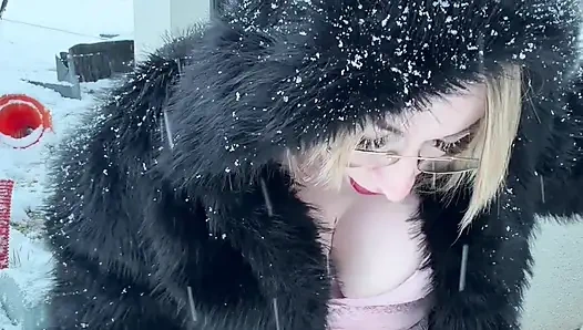 Giuliana bu dildo ve bu Normandiya karının altında iyi hissettiriyor