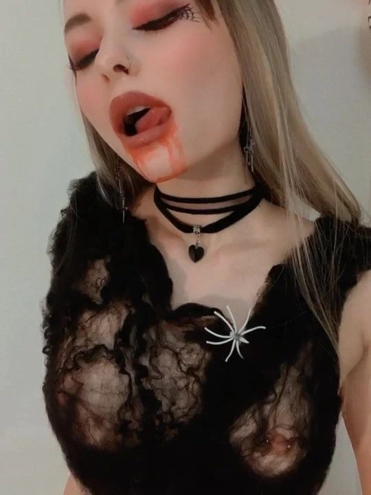 cadılar bayramı için örümcek kadın