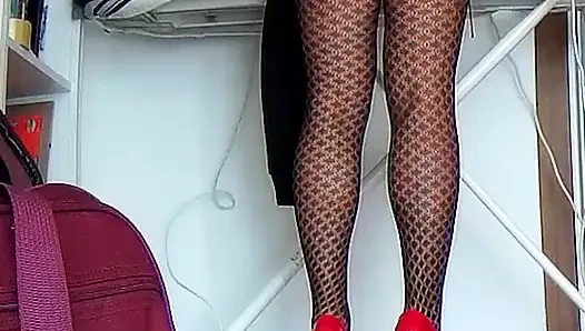 Yeni kahyam sadece temizlik ve ütü yapmak için değil, aynı zamanda beni tatmin etmek için de.