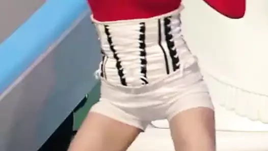 Burada bir busty ve uzun bacaklı jaekyung boşalan