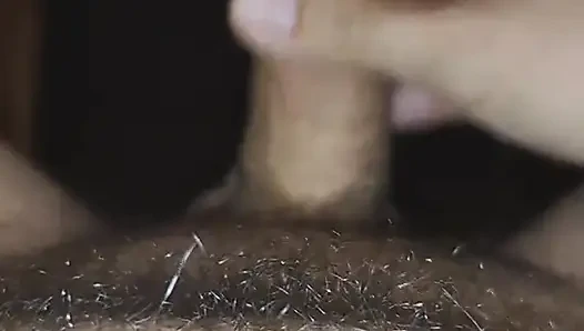 Kölem örümcek adamı taklit etti ve süt gırtlağına kadar baş aşağı durdu