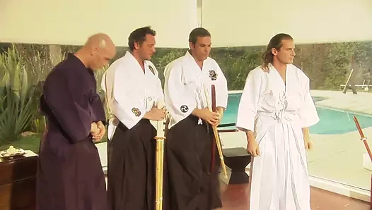 Kadın nefes kesen bir sakso çektikten sonra sert seks ödülü kazandı