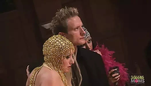 Lord Macbeth, tüm busty bakirelerle seks partisi yaptığında…