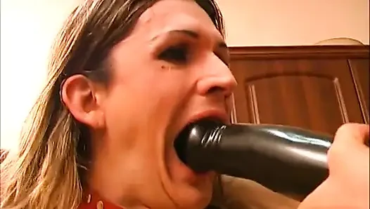 Trans kadın götünü sikiyor anal dildo sikiliyor