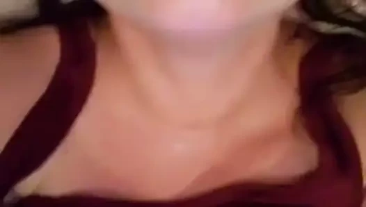 Kelli titriyor ve boşalan