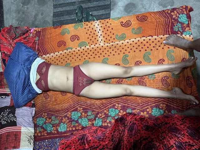 Genç yaşta sevimli bebek sert sikiliyor