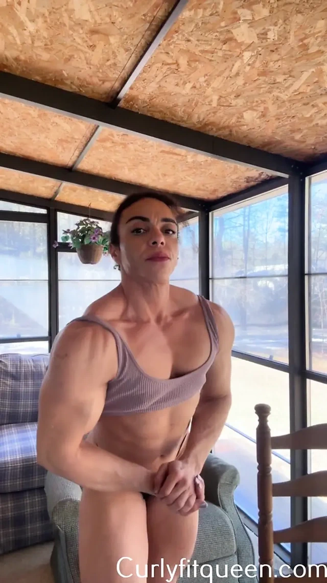 Siyah anne esneme basıncı altında vücut geliştirme ateşi açıyor