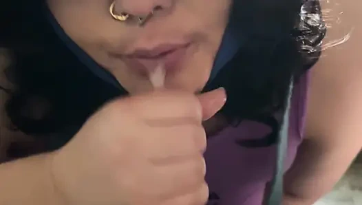 Götüm onu sertçe ağzıma boşalttı