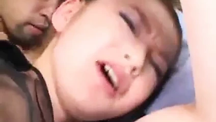 Asya fahişe çalışır için sikme üzerinde üst