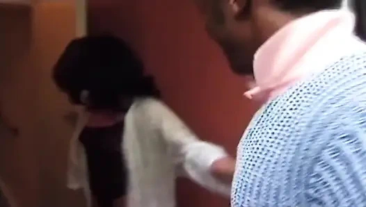 Büyük Omar'ın İngiliz maceraları: arka pencere temizleyicisi (2001)