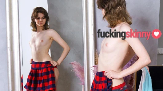 18 yaşında hala okul forması giyiyor