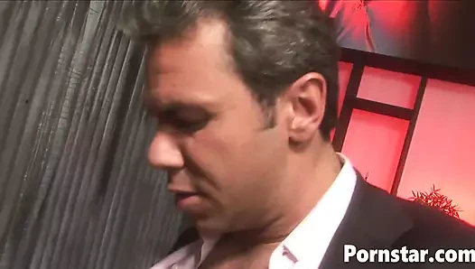 Küçük memeli azgın genç kız Jenna Presley sikişiyor