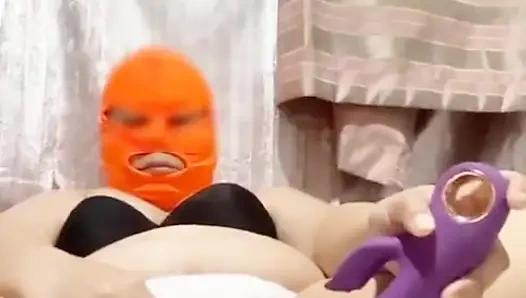 Evli kadın tek başınayken videomu izliyor