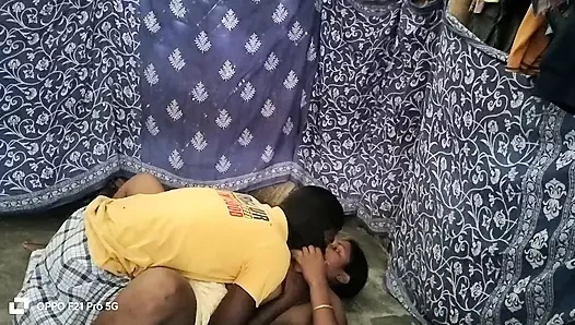 Hintli güzel kadın büyük yarakla sert seks yapıyor