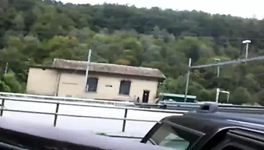 Junge nutte fickt açık!