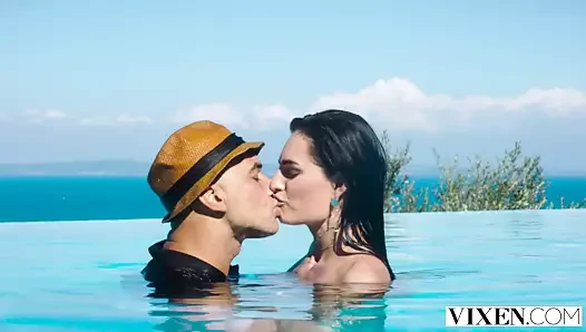 Vixen ona doyamıyor