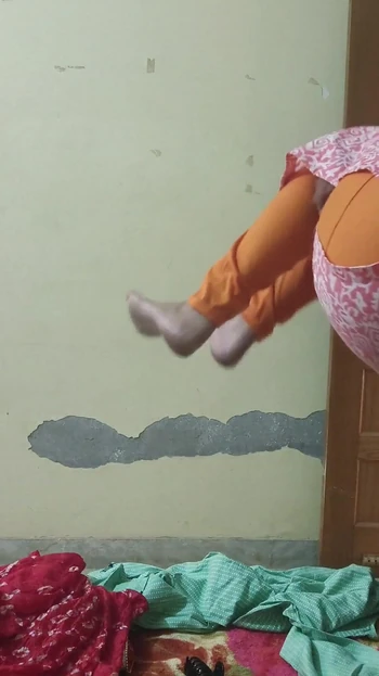 Волнующий момент из "Мачехи Ко, подруги, бойфренда Ke Liye Manaya мачеху жестко трахнули в ее большую задницу"