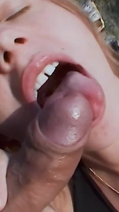 "Genç sikiş kısrağıyla açık havada sikiş" den ikonik an