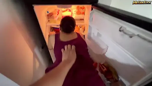 Buzdolabında Mahsur Kaldım ve Dışarı Çıkarken Ben Sevişiyorum
