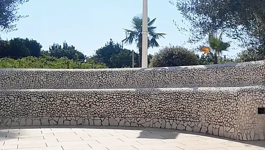 Olgun Sarışın Eş Dışarıda Dans Ediyor Ve Seks Yapıyor