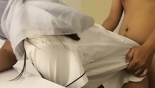 Hintli desi tesettürlü sütlü erkek arkadaşıyla yumurta vibratörüyle sikişiyor