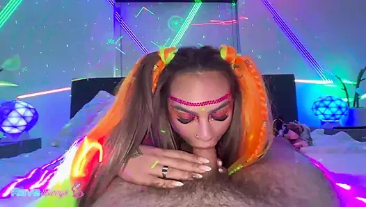 Büyük memeli çılgın güzellik Essie gotback amcığını dj'e yediriyor!