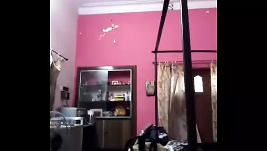 Desi Pakistanlı adım anne