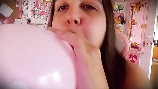 Kabarık yanaklar balon üfleme - tavşan delisi