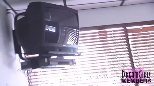 Tv reklam yıldızı ofisimizde çılçıplak soyunuyor
