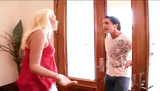 Katie Summers üniversitede fahişelik yapmaya karar verdi